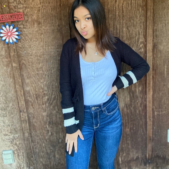 Cardigan - Picture 9 of 10